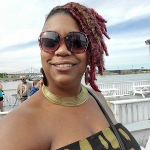 Meet your Posher, Plum